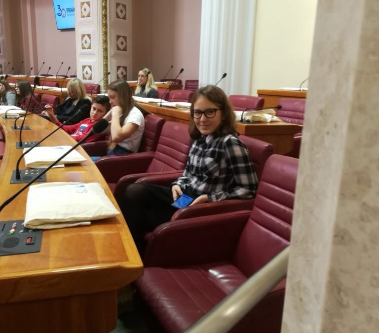 ANAMARIJA SALOPEK, ZAMJENICA MALE GRADONAČELNICE GRADA DUGE RESE SUDJELOVALA NA ZAJEDNIČKOJ SJEDNICI DJECE I ZASTUPNIKA