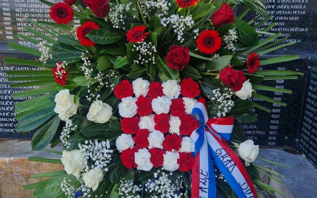 POLAGANJE CVIJEĆA I PALJENJE SVIJEĆA U POVODU 30. OBLJETNICE VRO “OLUJA” I OBILJEŽAVANJA DANA POBJEDE I DOMOVINSKE ZAHVALNOSTI I DANA HRVATSKIH BRANITELJA
